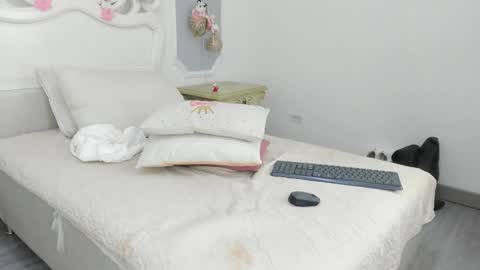 Chiki online show from December 20, 4:27 am