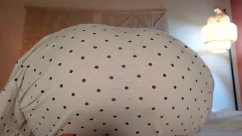 yoursensualparadise online show from April 29, 9:42 pm