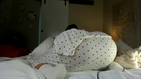 yoursensualparadise online show from December 15, 10:37 pm