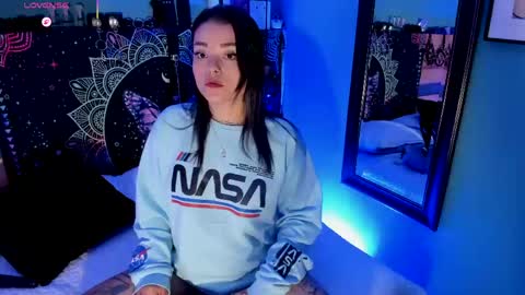 Chloeallennn  online show from April 29, 5:30 pm