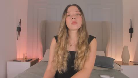 Chloe online show from July 25, 1:51 pm