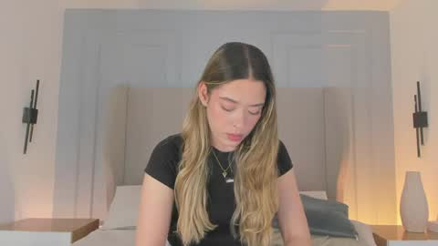Chloe online show from May 1, 1:58 pm