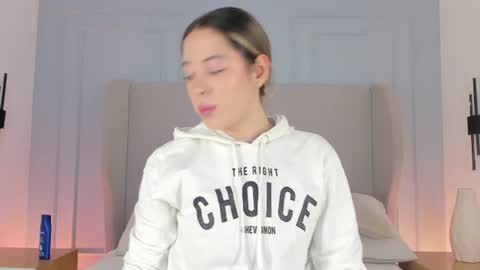 Chloe online show from June 19, 12:30 pm