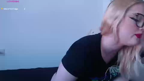 Chloe Levine online show from September 12, 9:00 pm