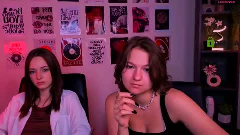 chloe_ley online show from July 7, 9:35 am