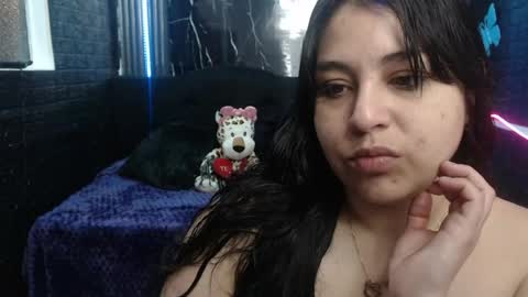 chloe_smith5 online show from June 25, 1:35 pm