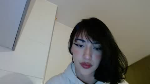 cloes  online show from October 23, 11:22 pm