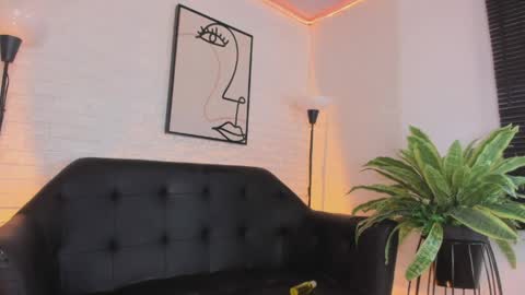 CHLOE online show from April 1, 1:41 pm