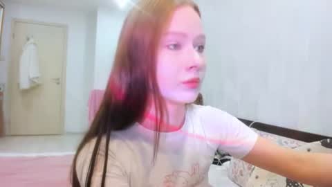 Snapshot of chloe_wifey chatting on October 28, 3:18 pm chloe wifey online show from October 28, 3:18 pm