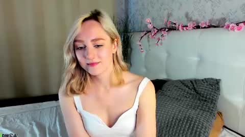 Chloe Deccker online show from June 11, 2:53 am