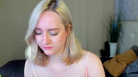 Chloe Deccker online show from June 2, 1:06 am