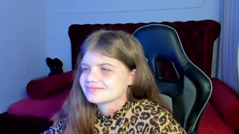 ChloeHalses online show from May 8, 5:05 pm
