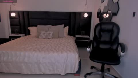 Chloe  OF chloemanson online show from December 28, 8:25 pm