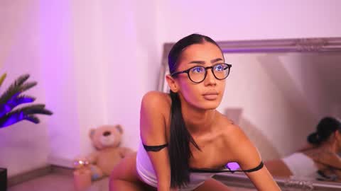 Chlo online show from September 22, 6:01 am