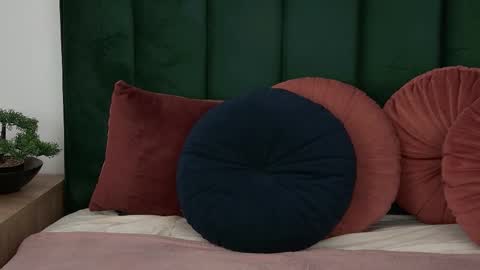 Chloe online show from February 13, 1:02 pm