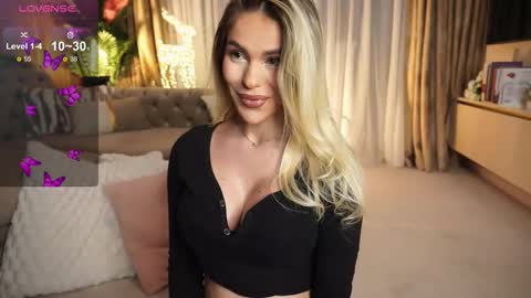 Chloe online show from December 2, 9:50 pm