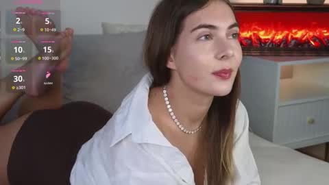 chloi_hes online show from December 19, 11:13 am