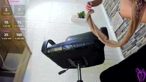 Hey love im Chrissy. Welcome to paradise online show from December 20, 8:24 pm