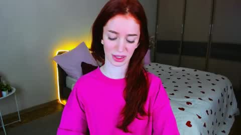christinaconteeree online show from May 1, 7:17 pm