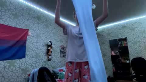 Bella online show from March 11, 2:53 pm