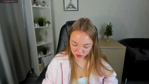 hristy3 online show from December 28, 8:16 am