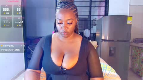 Snapshot of ciaraebonyxxx chatting on March 7, 2:25 am ciaraebonyxxx online show from March 7, 2:25 am