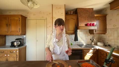 Claire Moulin online show from March 18, 10:20 am