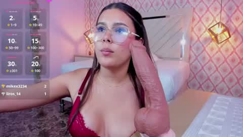 C L A R A  online show from July 28, 8:52 pm