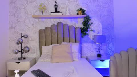 Snapshot of clarisse28 chatting on January 28, 6:05 am Mistress Clarisse online show from January 28, 6:05 am