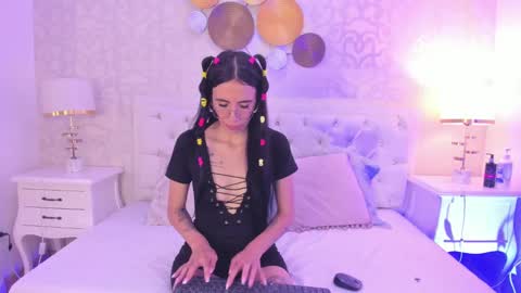 Snapshot of clarisse28 chatting on January 27, 7:56 pm Mistress Clarisse online show from January 27, 7:56 pm