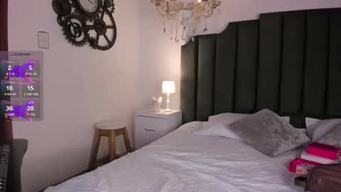 Cleopatra online show from February 5, 8:45 pm