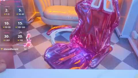 Clhoe online show from June 24, 10:20 pm