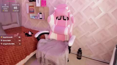 clhoe_johnson_ online show from February 10, 2:31 pm