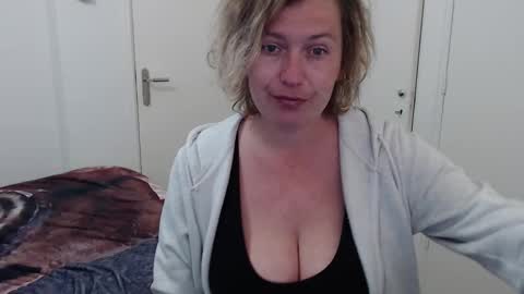 Syl  online show from March 15, 1:57 pm