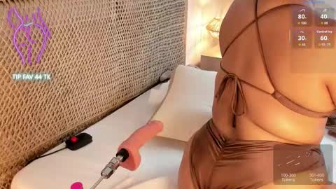 cloe_25 online show from November 5, 3:01 am