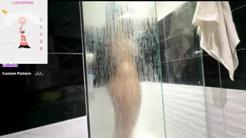 cloe small online show from November 6, 3:45 am