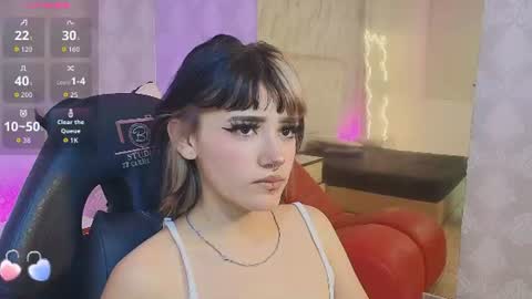 cloee_tay1 online show from July 8, 11:23 am