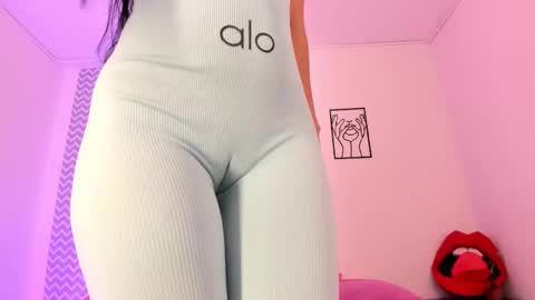 cloe online show from November 12, 8:18 pm