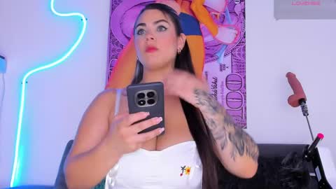 cmila0713 online show from April 30, 12:27 am