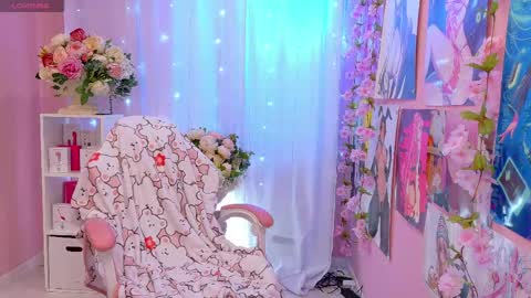 Mia online show from May 13, 3:29 pm