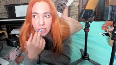 Snapshot of coconutpee chatting on October 31, 3:19 am Pee Whore online show from October 31, 3:19 am