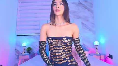 colett online show from November 23, 12:18 pm