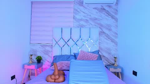 colett online show from February 28, 12:04 pm