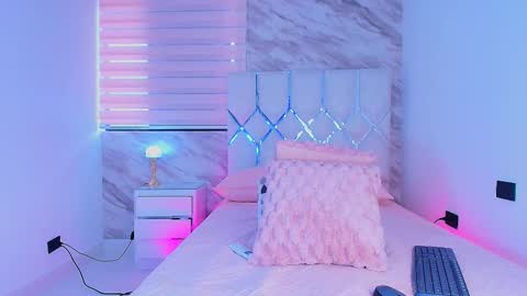 colett online show from November 6, 12:11 pm