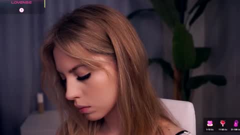Snapshot of constanceglascov chatting on October 13, 7:22 am Hello im Sofia Welcme to my room .More hugs and kiss for you online show from October 13, 7:22 am