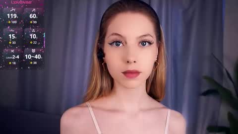 Snapshot of constanceglascov chatting on September 18, 7:29 am Hello im Sofia Welcme to my room .More hugs and kiss for you online show from September 18, 7:29 am