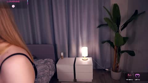 Snapshot of constanceglascov chatting on October 15, 7:33 am Hello im Sofia Welcme to my room .More hugs and kiss for you online show from October 15, 7:33 am