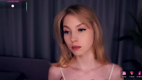 Snapshot of constanceglascov chatting on October 18, 6:27 am Hello im Sofia Welcme to my room .More hugs and kiss for you online show from October 18, 6:27 am
