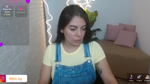 Snapshot of coraline_tay chatting on October 13, 3:31 am Carolina online show from October 13, 3:31 am