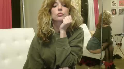 CorinneBijou online show from March 5, 4:57 am